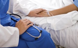 Camas para enfermos como ayuda a sus cuidadores