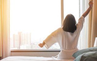 Cómo dormir bien por la noche y levantarte con energía