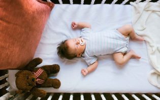 ¿Cuánto mide un colchón de cuna ?