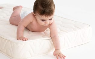 Cómo debe ser el mejor colchón para bebés