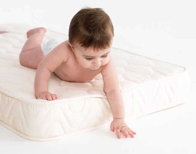 Cómo debe ser el mejor colchón para bebés