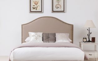 Cabeceros tapizados con tachuelas : estilo y confort