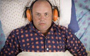 Cómo dormir con ruido en cualquier situación