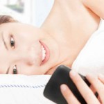Dormir con el móvil dificulta un correcto descanso