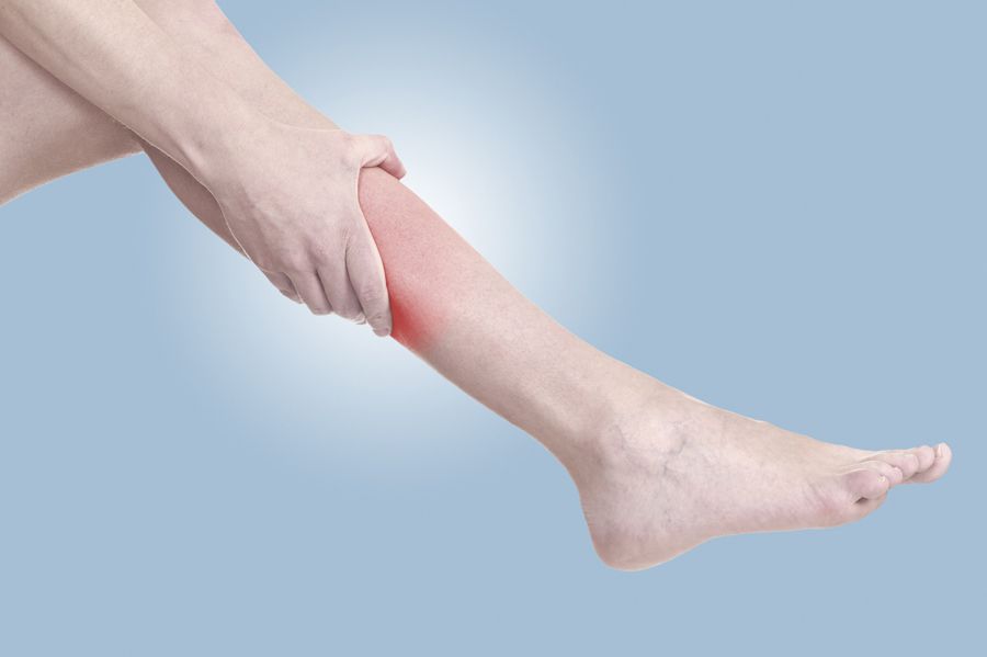 Piquete puerta Mensurable Cómo aliviar el dolor de piernas y prevenirlo - Colchón Exprés
