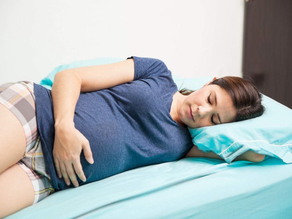 dormir de lado es beneficioso para las embarazadas
