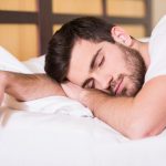 Dormir boca abajo: por qué es malo