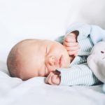 ¿Cuándo poner almohada a un bebé?